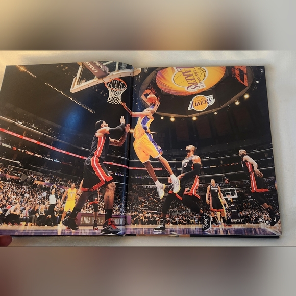 Kobe Bryant The MAMBA Mentality How I play Basketball NBA hardcover book 2018 - Picture 5 of 12